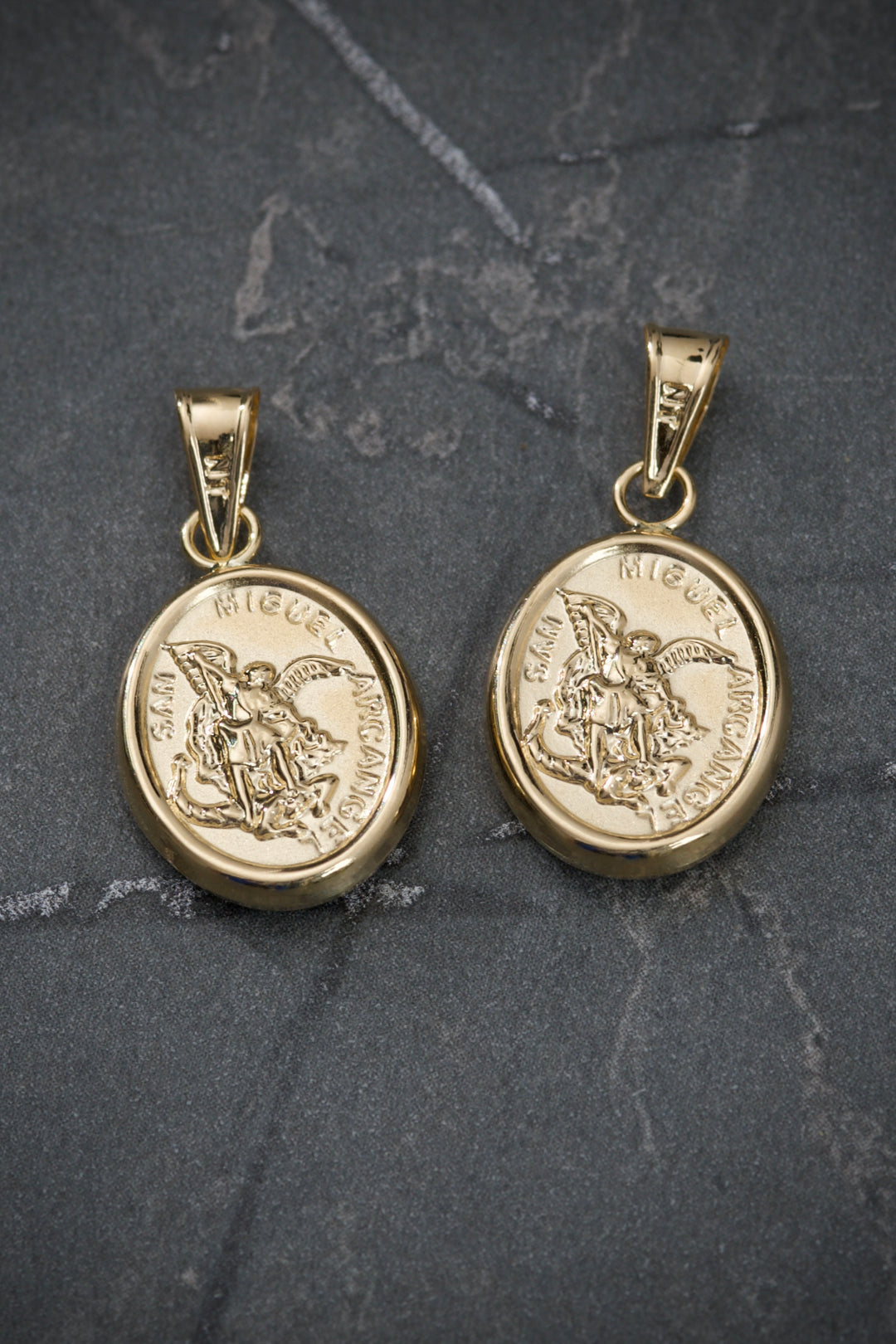 Dije Arcangel san miguel 1.05gr / Largo 2.4cm — Oro Amarillo