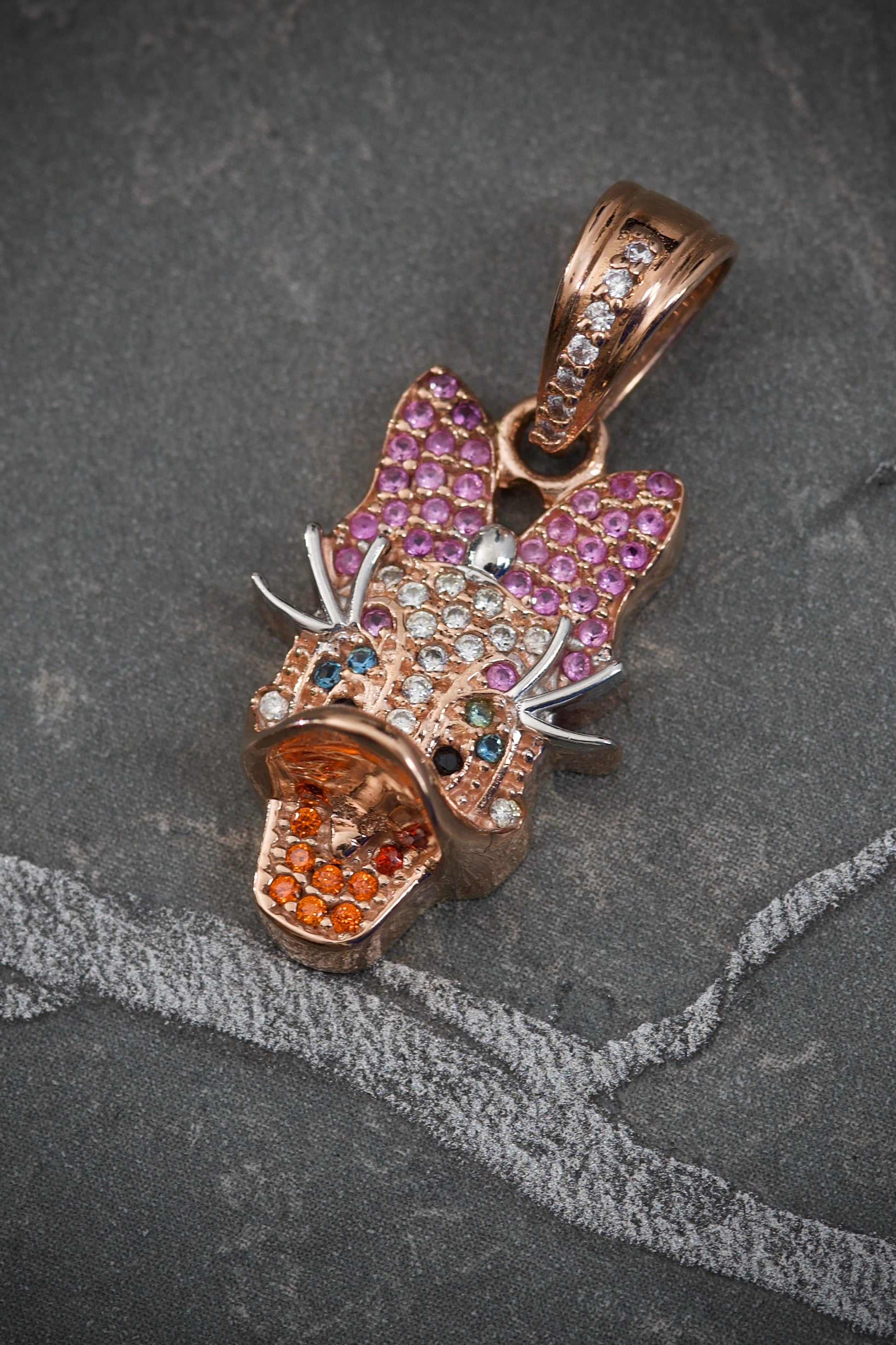 Dije pata daisy con swarovski multicolor 5gr / Largo 2.7cm / Oro Rosado Nac B