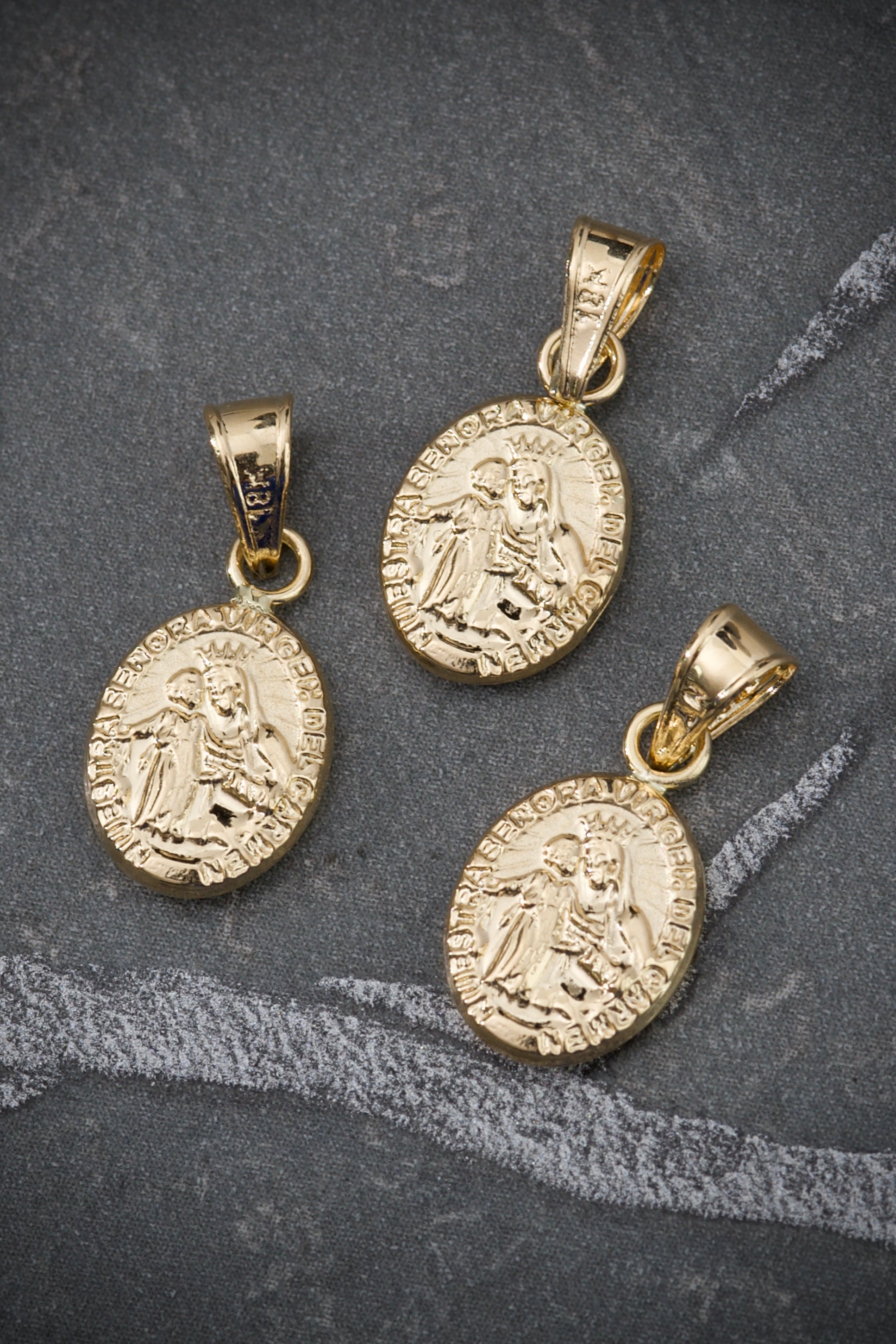 Dije virgen del carmen 0.45gr / Largo 1.7cm / Oro Amarillo Nac M