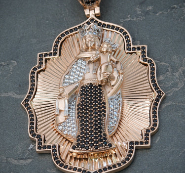 Dije Virgen Del Carmen Con Swarovski Blanco Y Negro 25.5gr / Largo 7.4cm / Oro Rosado Nac M