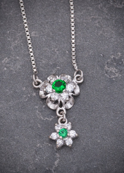 Cadena flores con swarovski blanco y verde 3.6gr / Largo 50cm / Oro Blanco italy +3 P