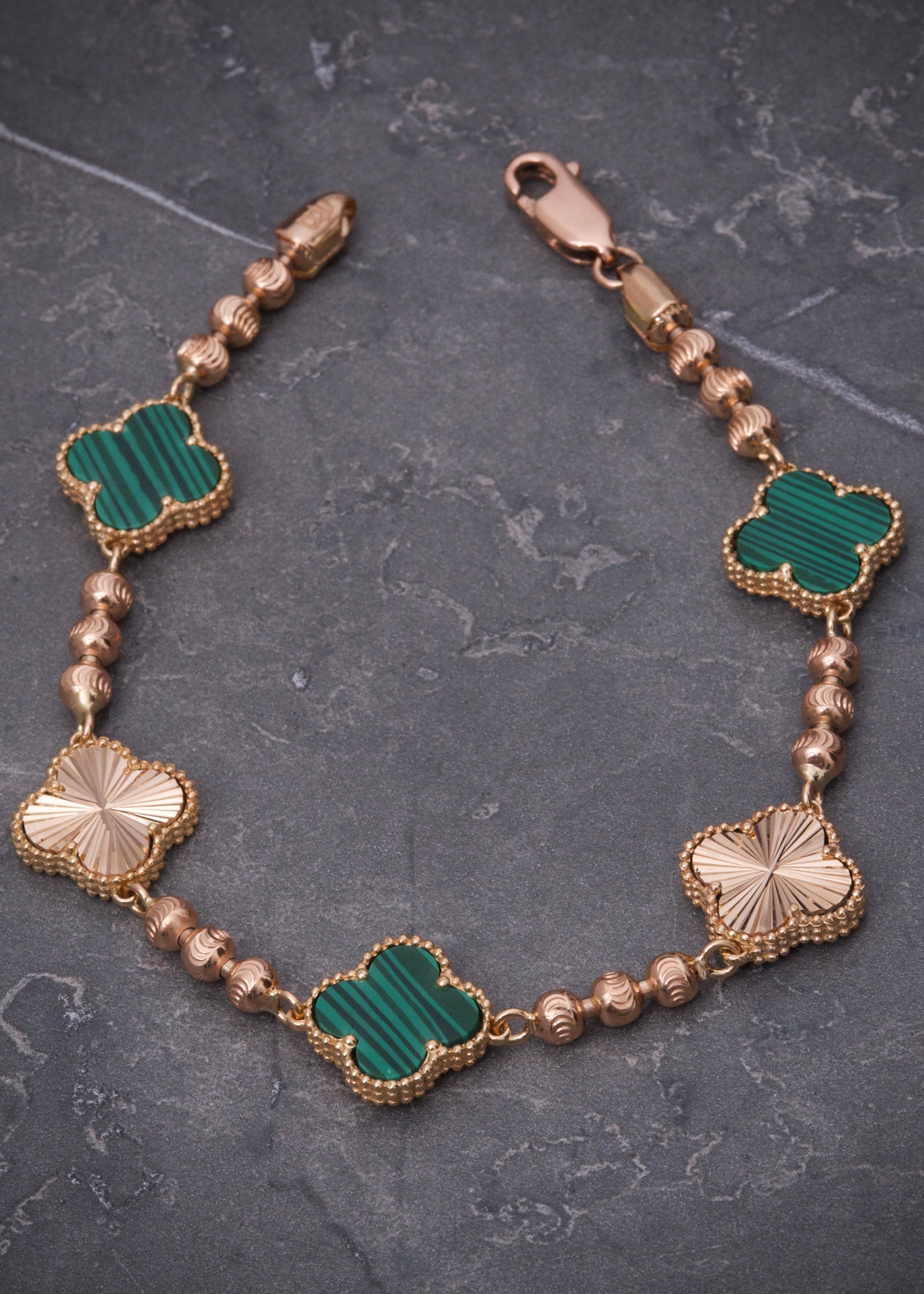 Pulso lucky clover piedra verde diamantado 16.2gr / Largo 20.5cm / Oro Rosado Nac B