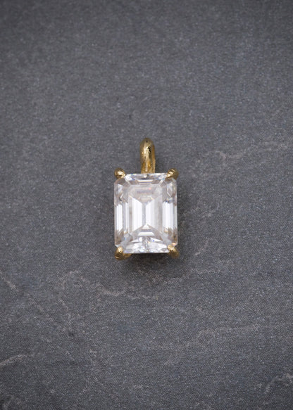Dije con 244pts de moissanita 0.9gr / Largo 1.1cm / Oro Amarillo (Joya) B