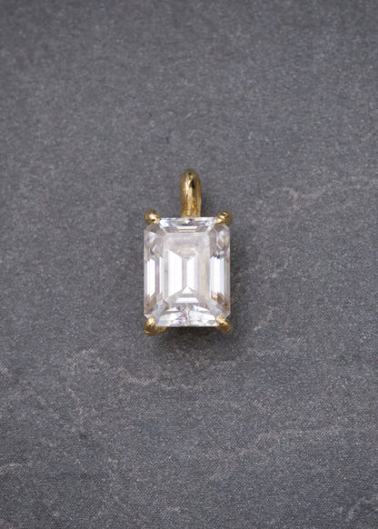 Dije con 344pts de moissanita 1.05gr / Largo 1.2cm / Oro Amarillo (Joya) B