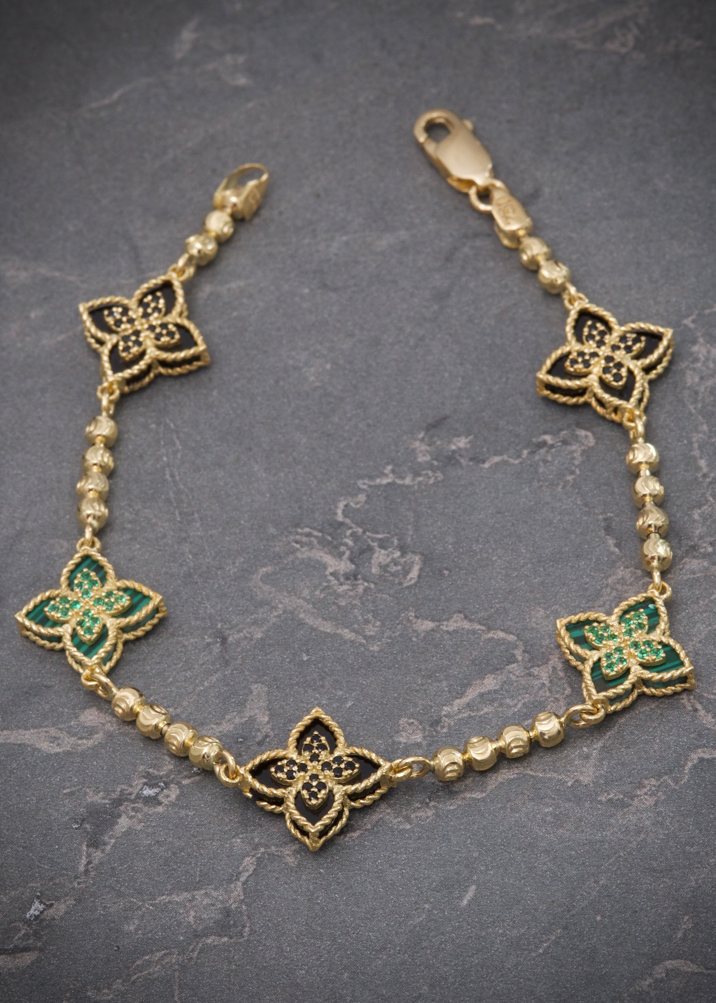 Pulso lucky clover piedra verde y negra 9.6gr / Largo 19cm / Oro Amarillo Nac P