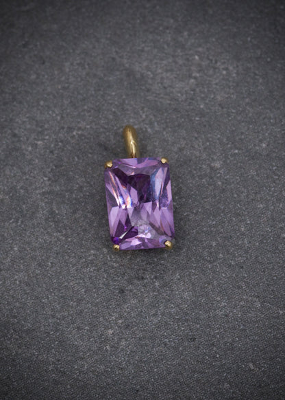 Dije con swarovski morado 0.55gr / Largo 1cm / Oro Amarillo Nac P