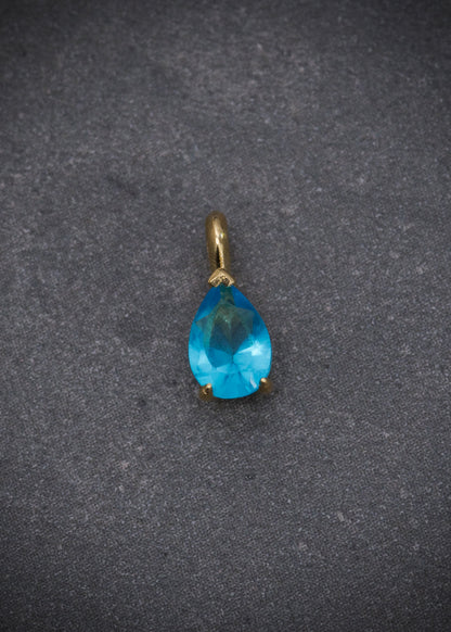 Dije con swarovski azul 0.35gr / Largo 0.9cm / Oro Amarillo Nac B