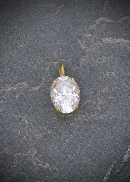 Dije con 123pts de moissanita 0.8gr / Largo 1.1cm / Oro Amarillo (Joya) B