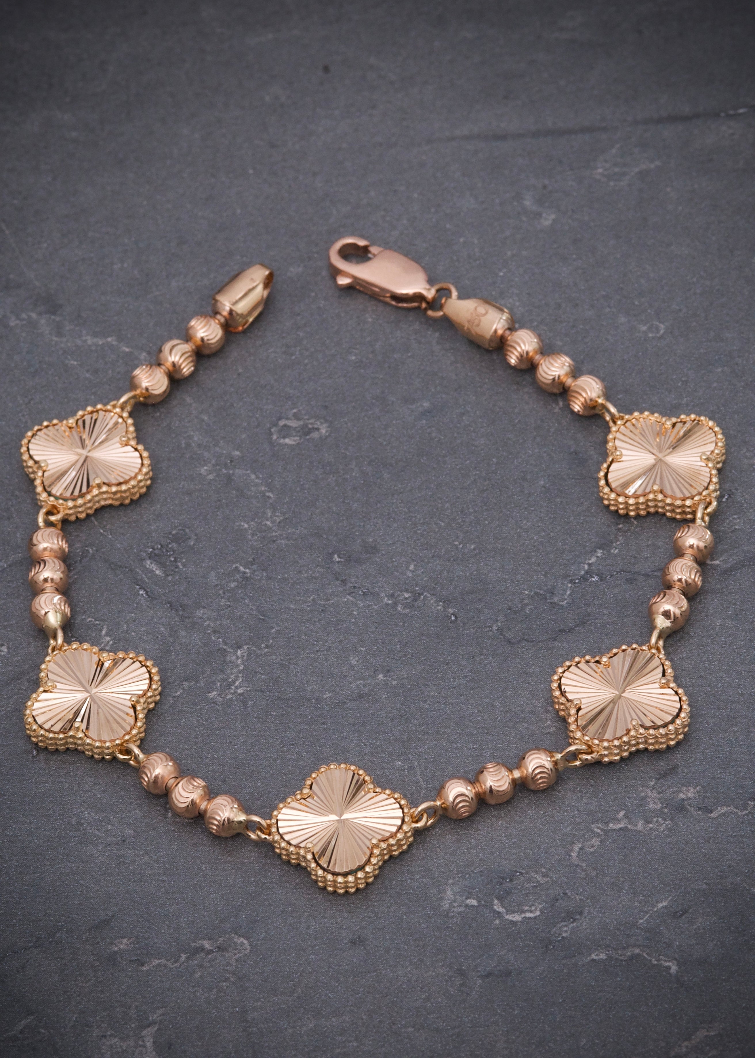 Pulso lucky clover con piedra negra y diamantado 16.5gr / Largo 20.5cm / Oro Rosado Nac M