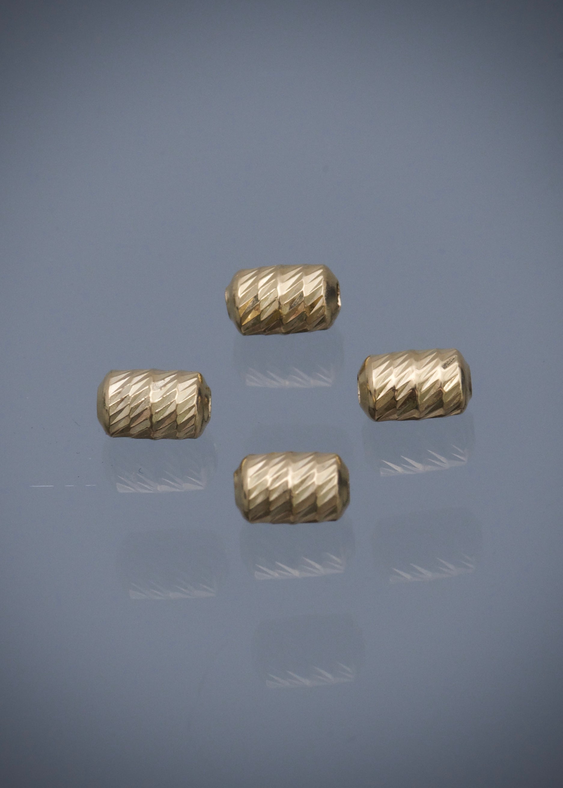 Herraje tubo diamantado 0.2gr / Largo 0.6cm / Oro Amarillo Nac B