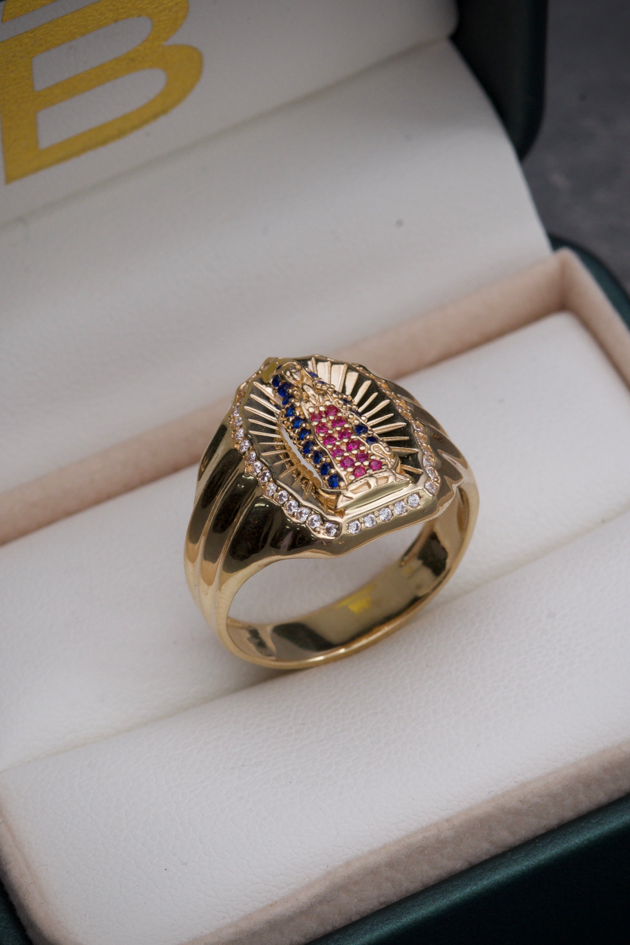 Anillo de virgen de guadalupe con swarovski multicolor 6.7gr / TALLA 6 1/4 / Oro Amarillo Nac B