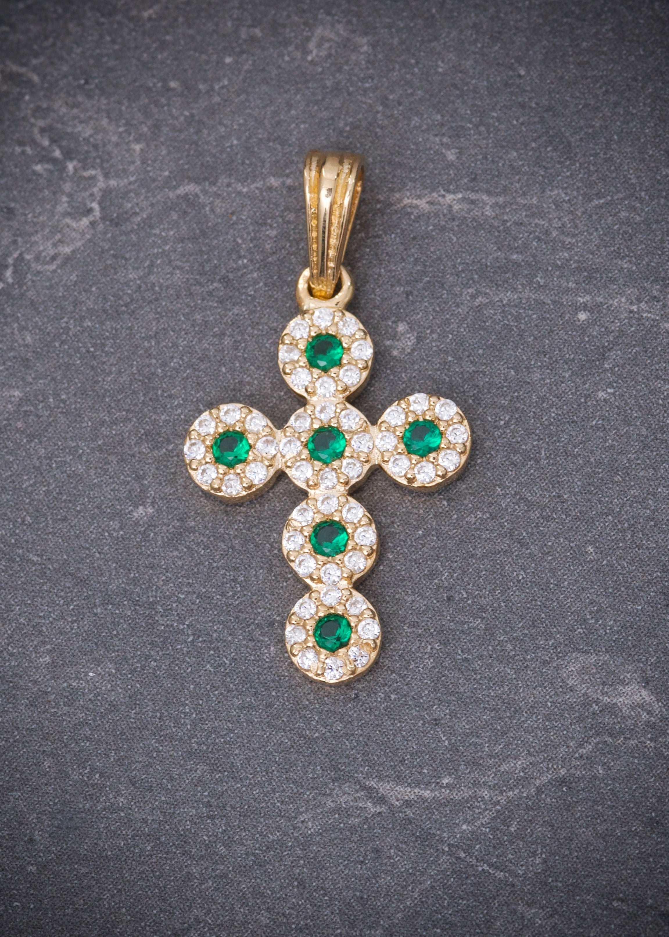 Dije cruz con swarovski verde y blanco 1.65gr / Largo 2.5cm / Oro Amarillo Nac B
