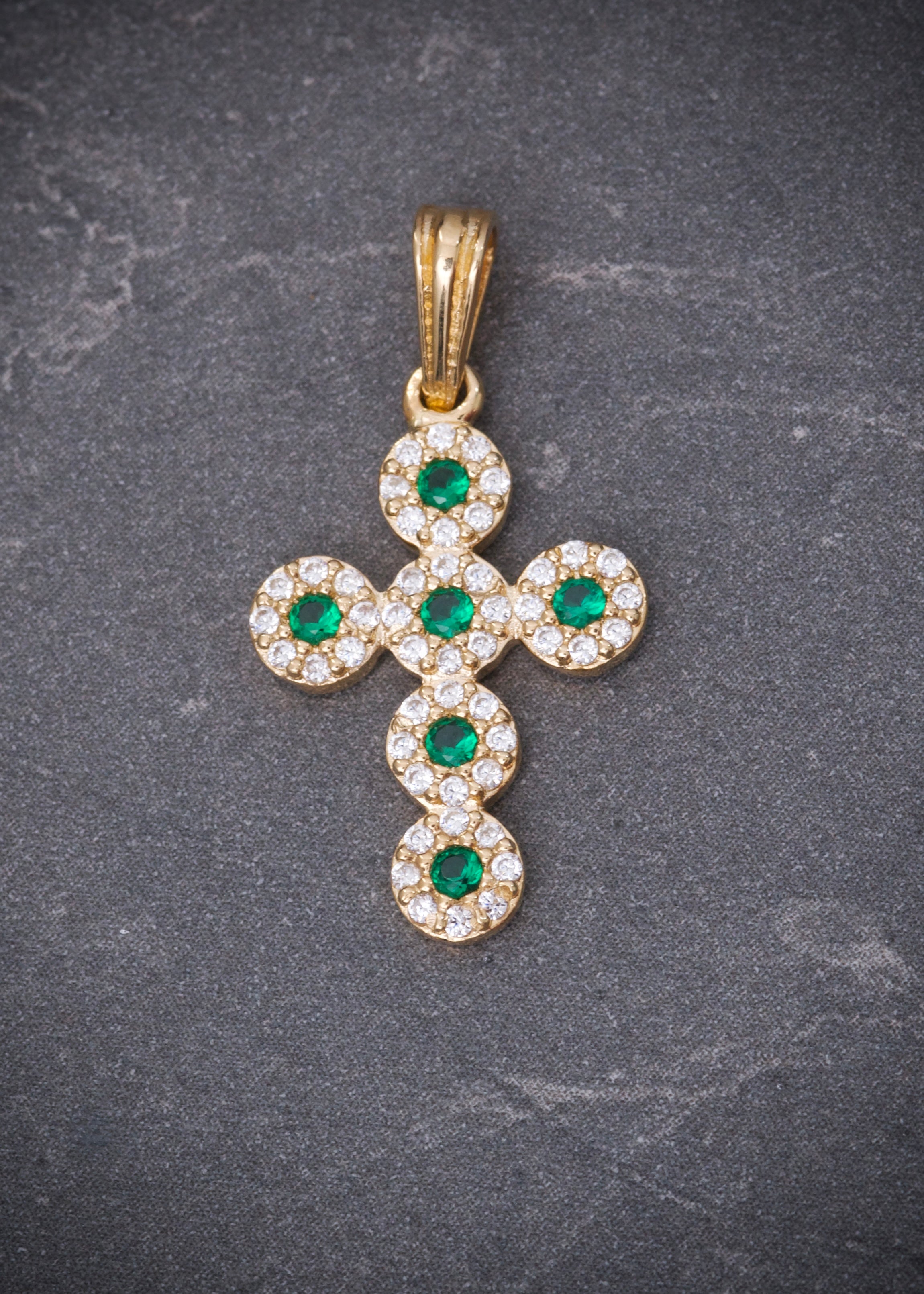 Dije cruz con swarovski verde y blanco 1.55gr / Largo 2.5cm / Oro Amarillo Nac P