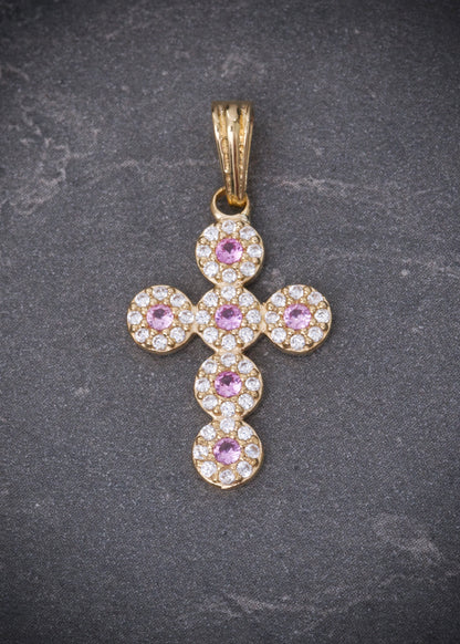 Dije cruz con swarovski rosado y blanco 1.65gr / Largo 2.5cm / Oro Amarillo Nac B
