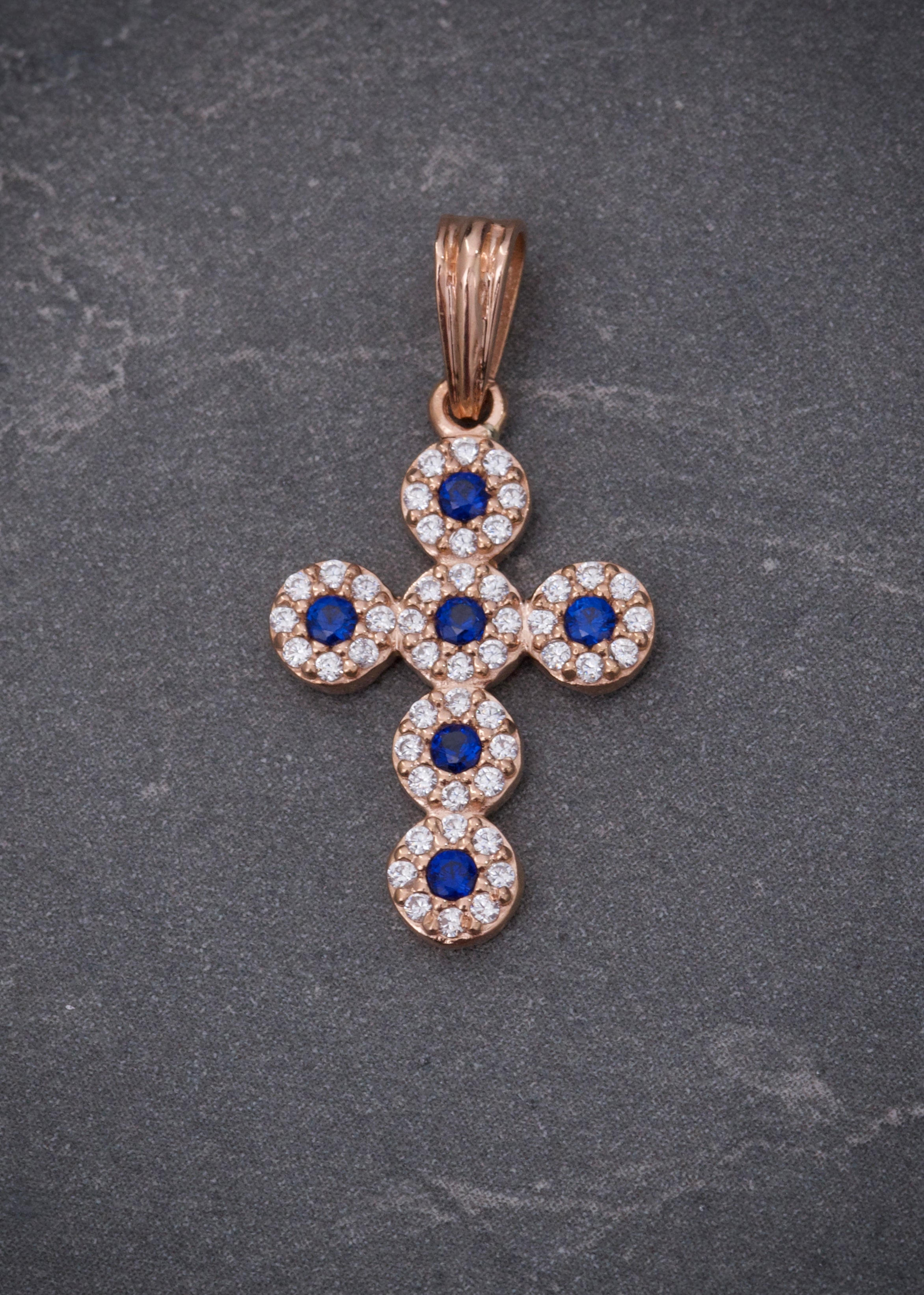 Dije cruz con swarovski azul y blanco 1.6gr / Largo 2.5cm / Oro Rosado Nac M