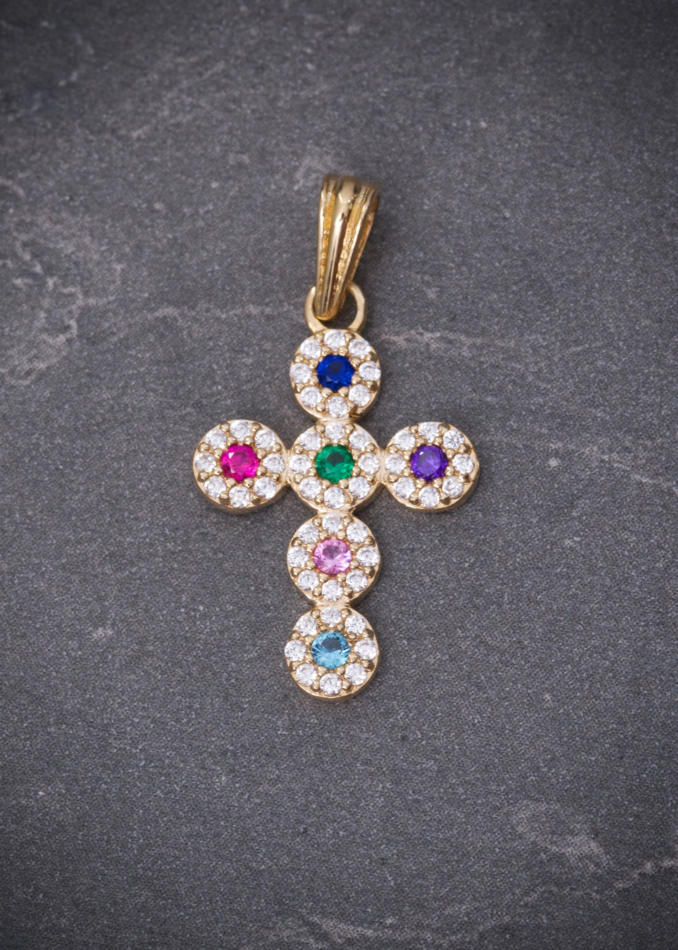 Dije cruz con swarovski multicolor 1.45gr / Largo 2.5cm / Oro Amarillo Nac M