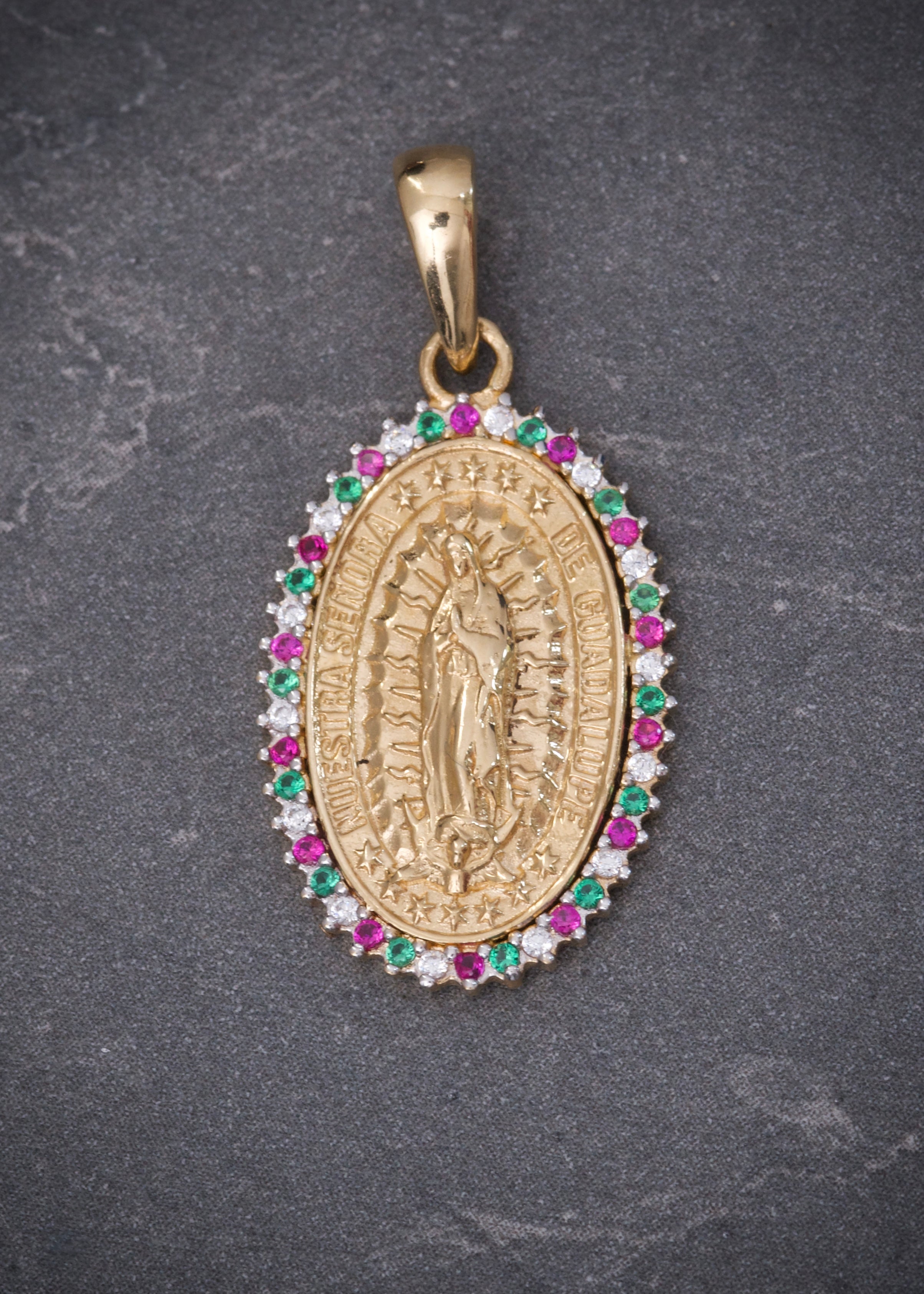Dije virgen de guadalupe con swarovski multicolor 2.65gr / Largo 3cm / Oro Amarillo Nac P