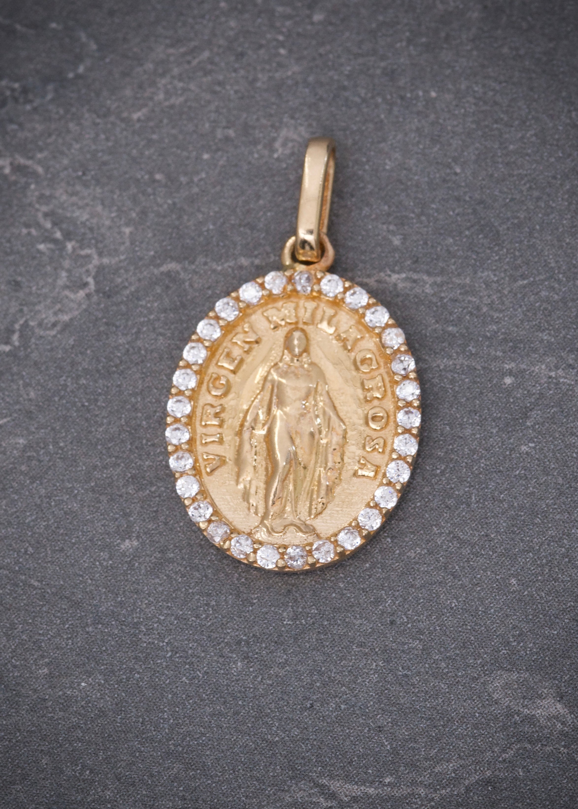 Dije virgen de la milagrosa con swarovski blanco 2.7gr / Largo 2.4cm / Oro Amarillo Nac P