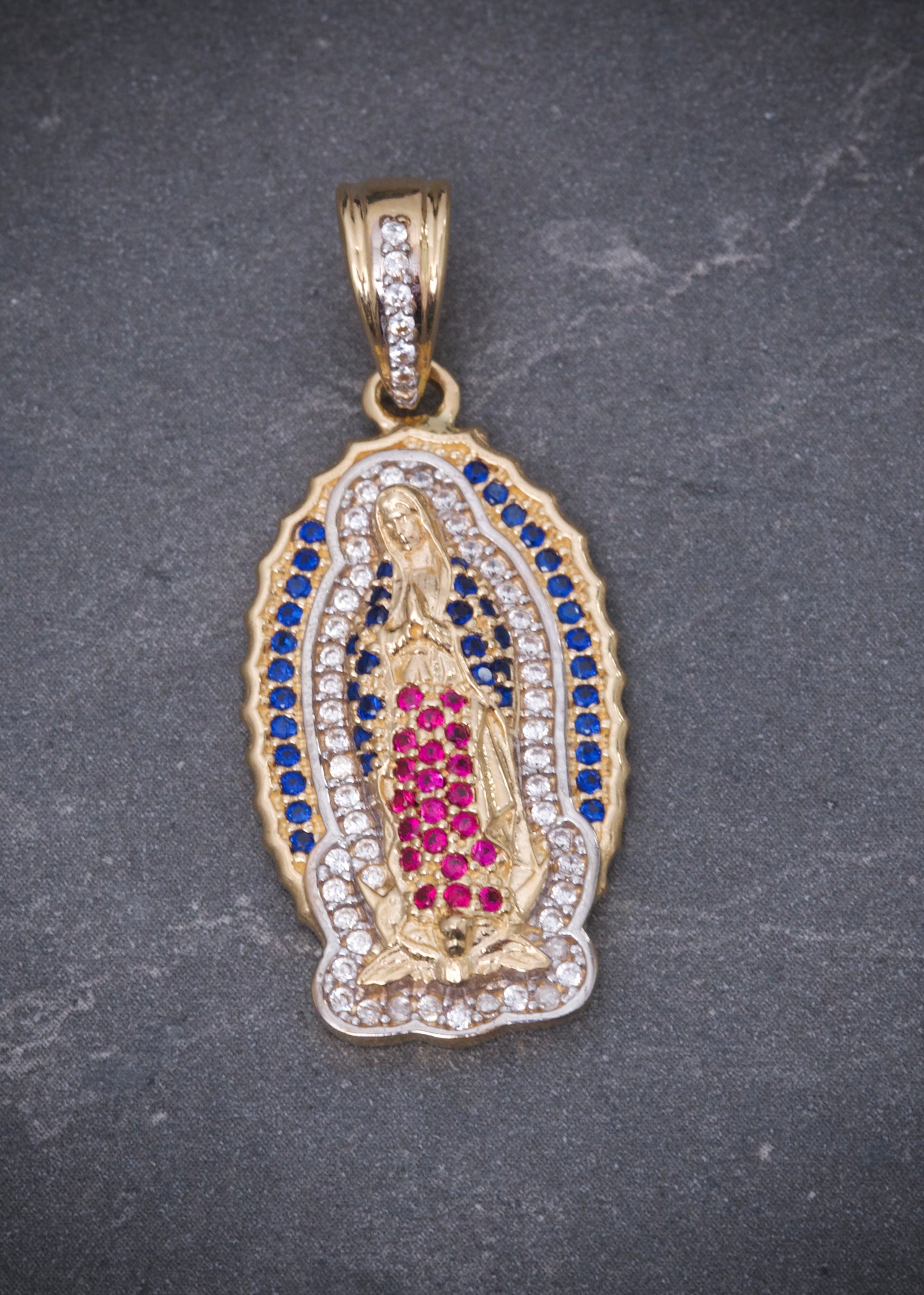 Dije virgen de guadalupe con swarovski azul 5.85gr / Largo 3.5cm / Oro Amarillo Nac B