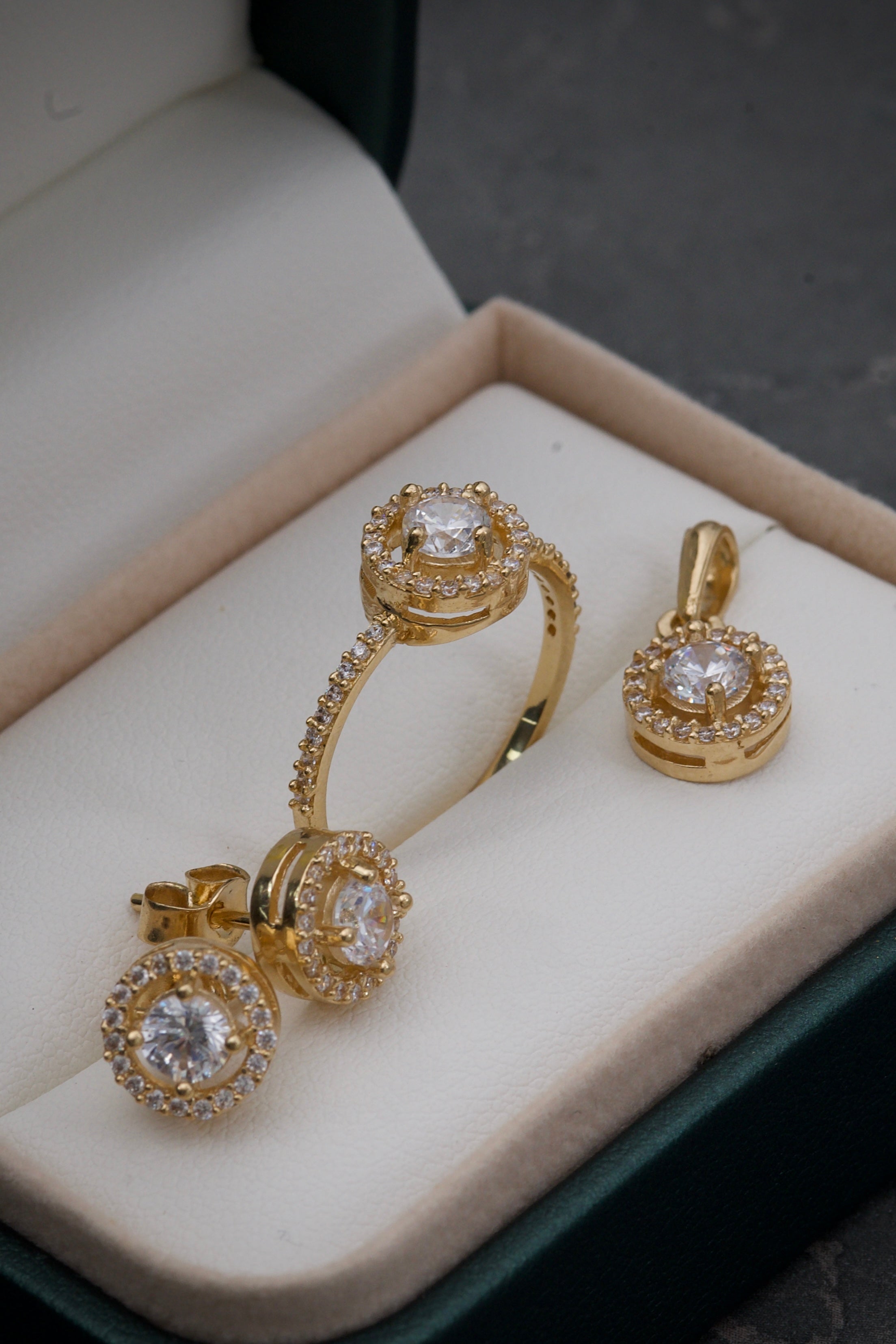 Topos CON SWAROVSKIs BLancos 3.3gr / Largo 0.9cm / Oro Amarillo Nac B