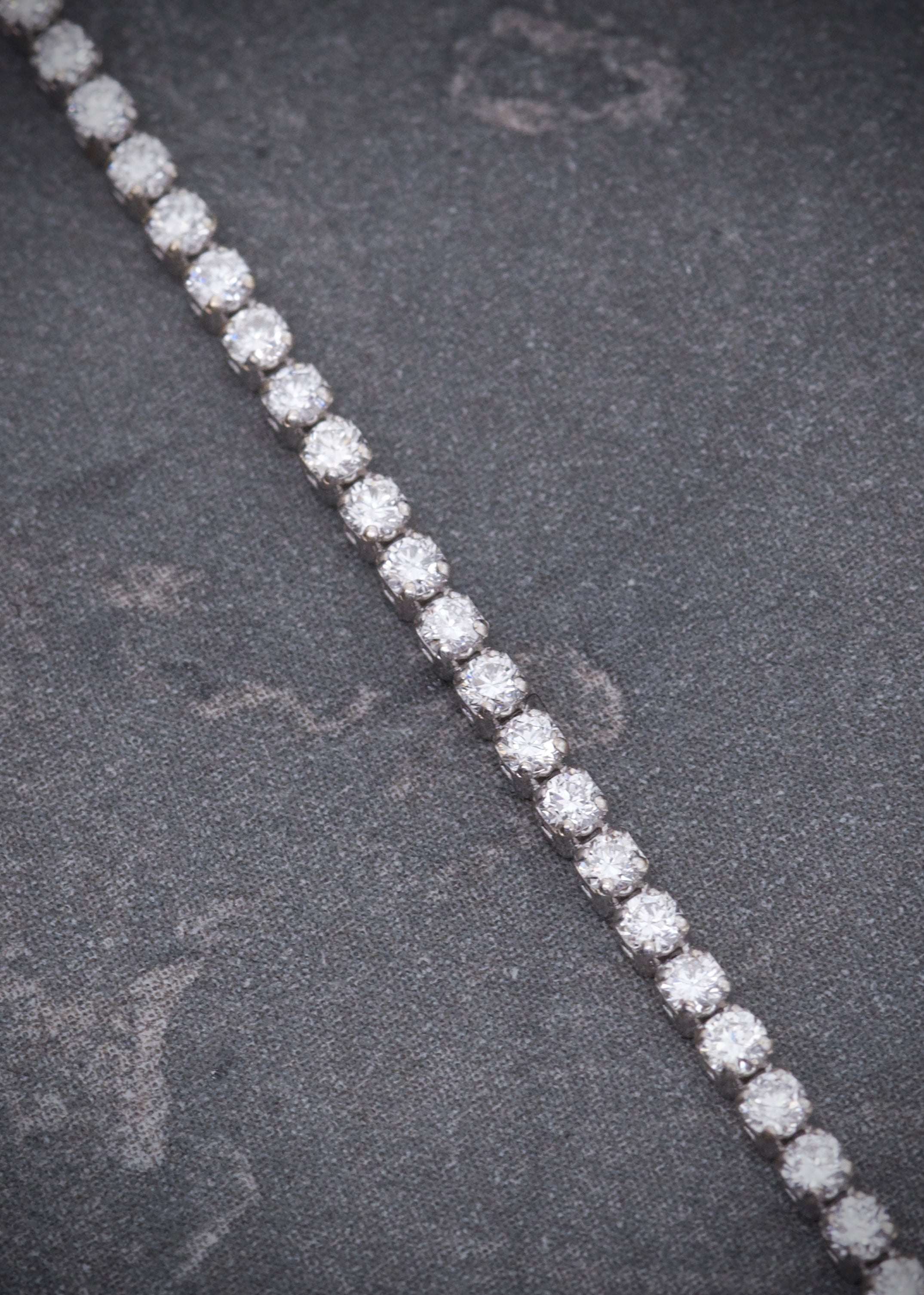 Pulso tenis con 131pts de diamantes 2.1gr / Largo 18cm / Oro Blanco (Joya) M