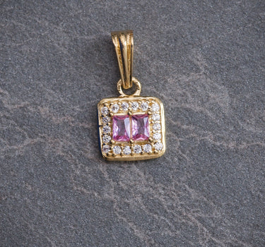 Dije CUAdrado Con Swarovski CENTRal Rosados 1gr / Largo 1.5cm / Oro Amarillo Nac M