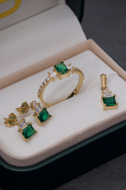 Topos cuadrados Con Swarovski verde 2.1gr / Largo 0.9cm / Oro Amarillo Nac M