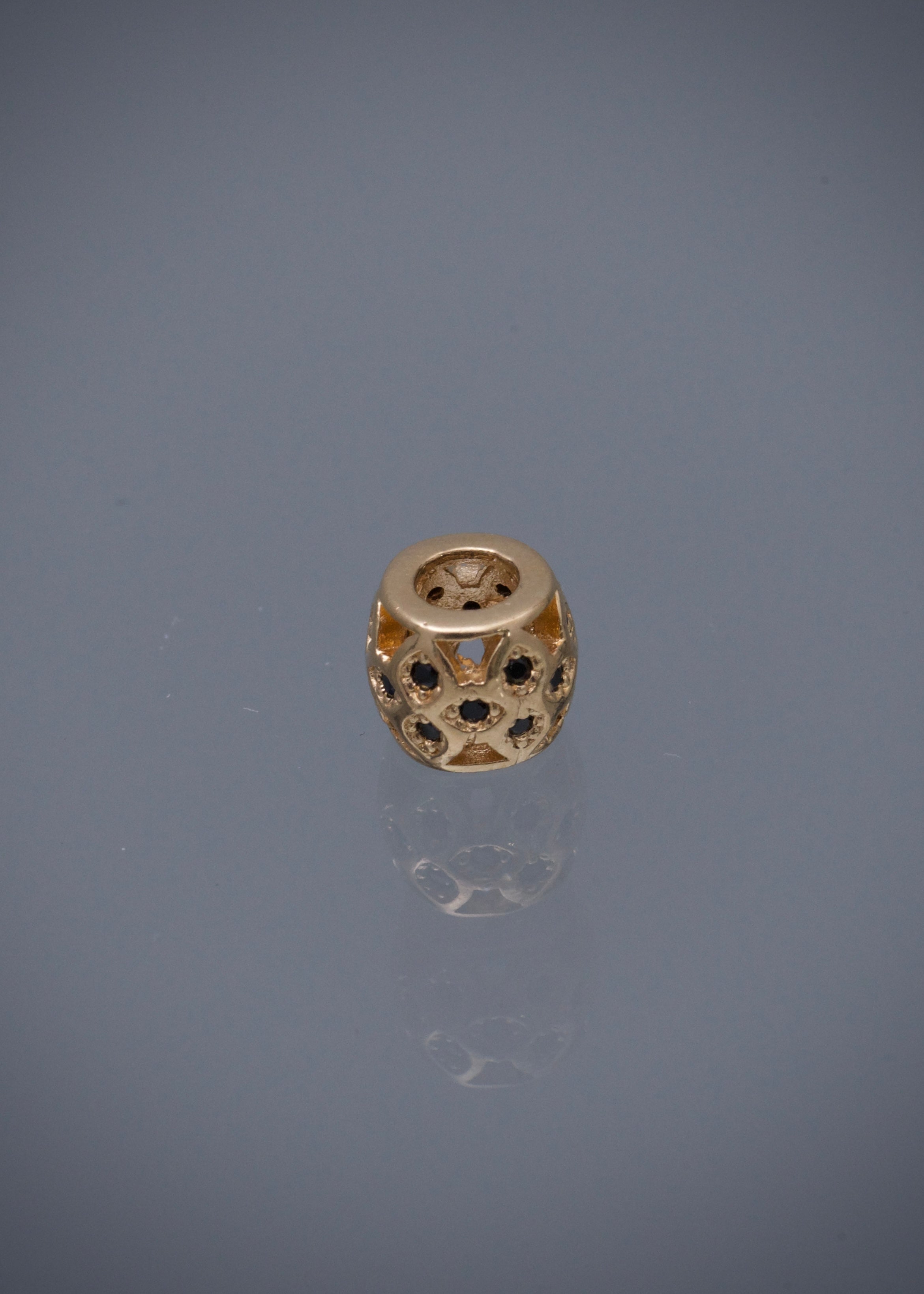 Herraje con swarovski negro 1.25gr / Largo 0.6cm / Oro Amarillo Nac B