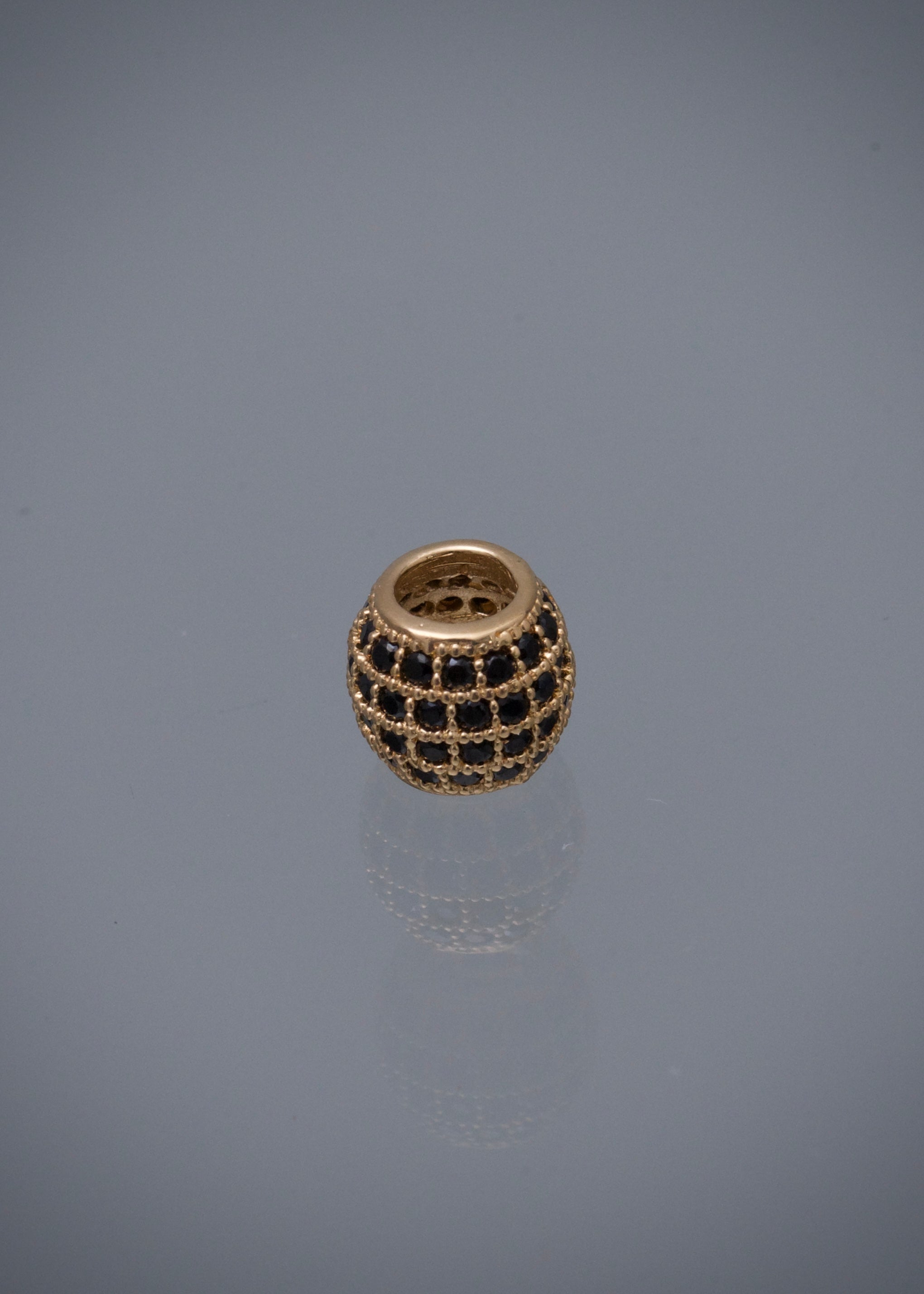 Herraje con swarovski negro 0.8gr / Largo 0.5cm / Oro Amarillo Nac B