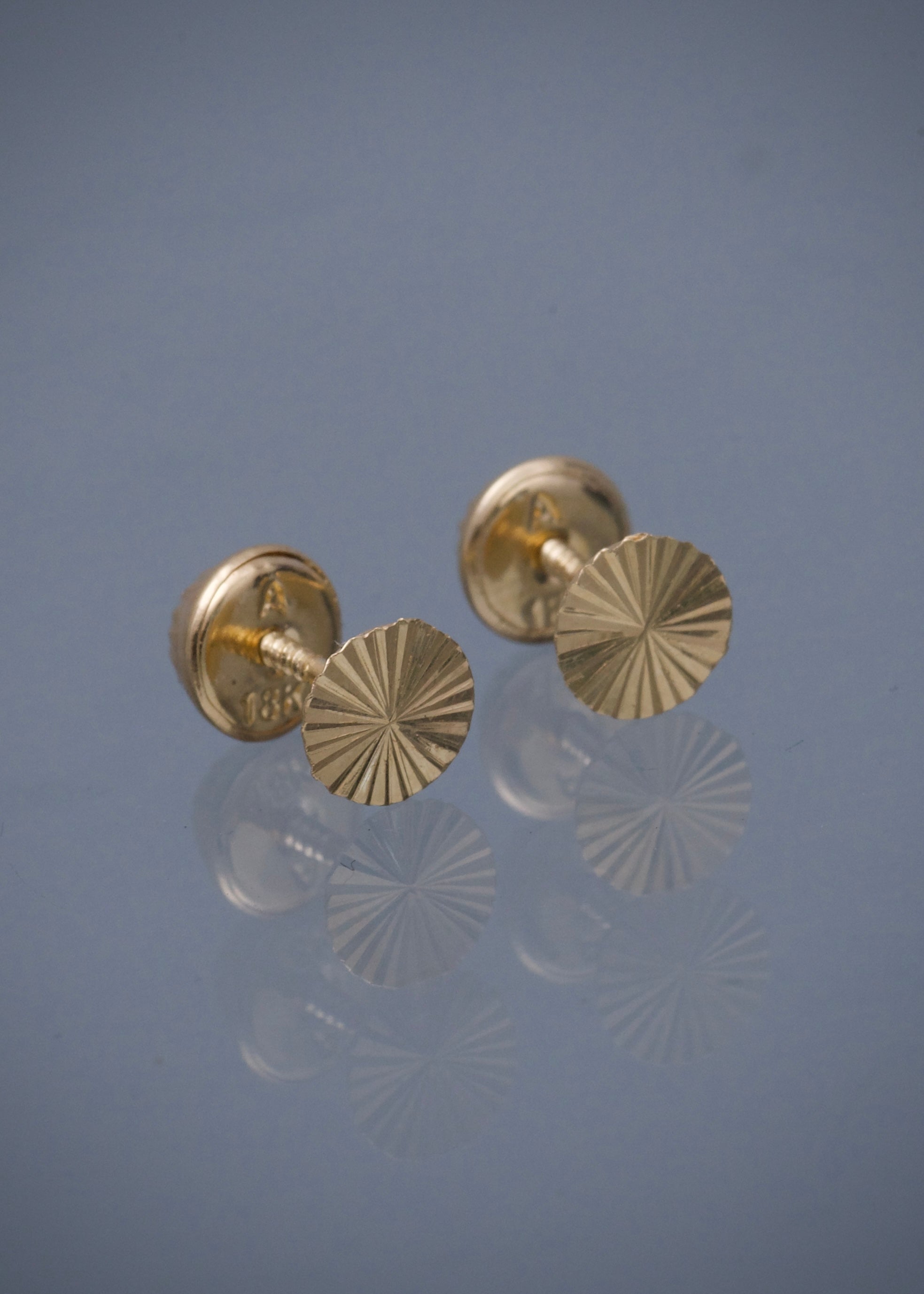 Topos circulo diamantado 0.6gr / Largo 0.54cm / Oro Amarillo Nac B