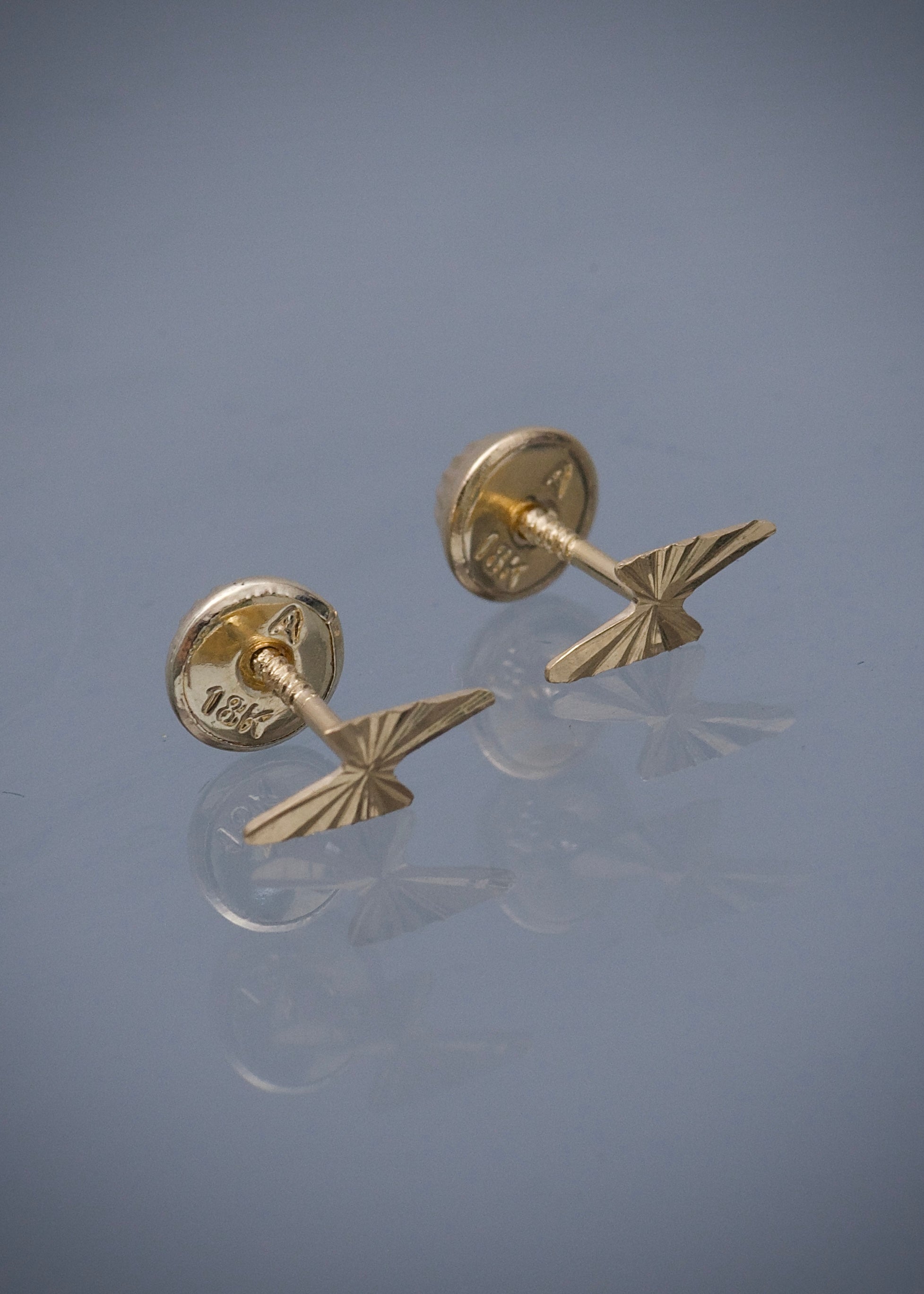 Topos rayo diamantado 0.5gr / Largo 0.84cm / Oro Amarillo Nac B