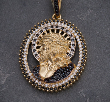 Dije de jesus con swarovski blanco y negro 11.35gr / Largo 4.5cm / Oro Amarillo Nac M