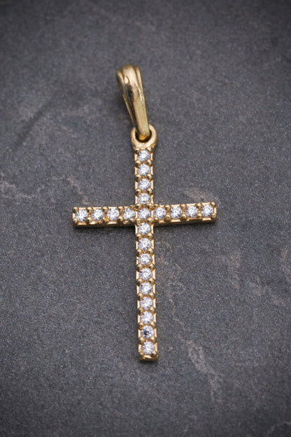 Dije de cruz con swarovski blanco 1.25gr / Largo 3cm / Oro Amarillo Nac M