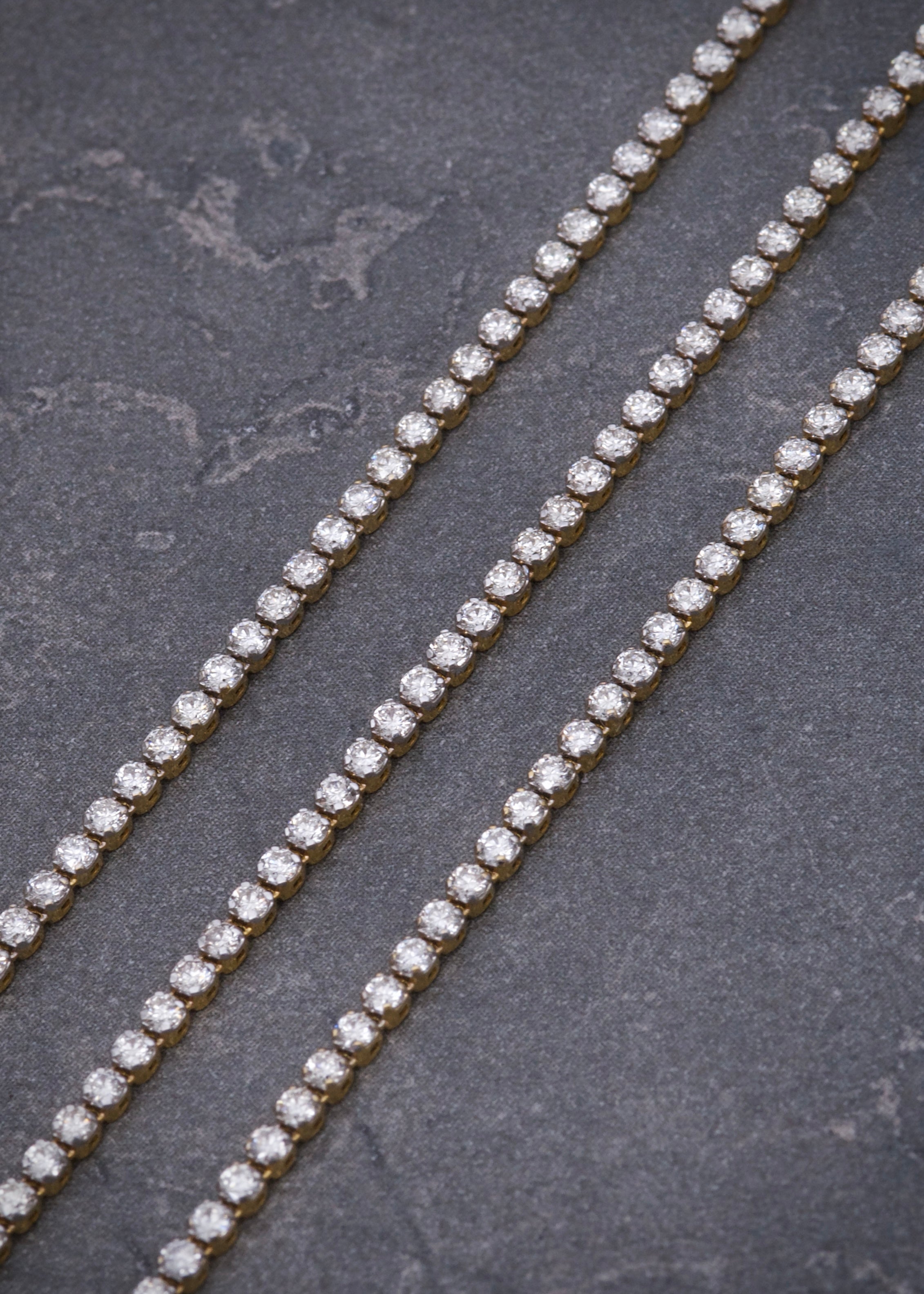 Pulso tenis con 131pts de diamante blanco 2.1gr / Largo 17.5cm / Oro Amarillo (Joya) M