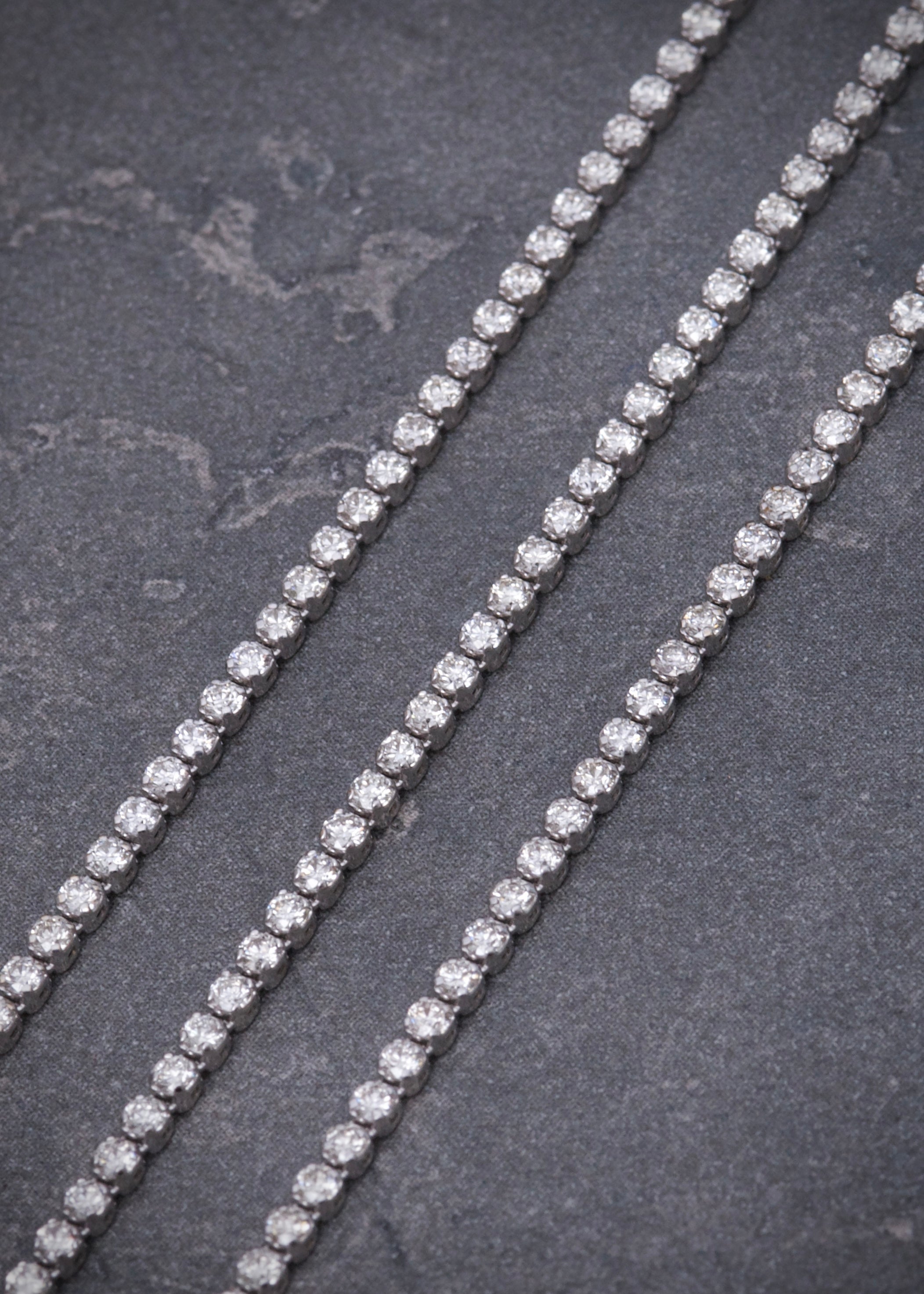 Pulso tenis con 187pts de diamante blanco 2.35gr / Largo 17.5cm / Oro Blanco (Joya) B