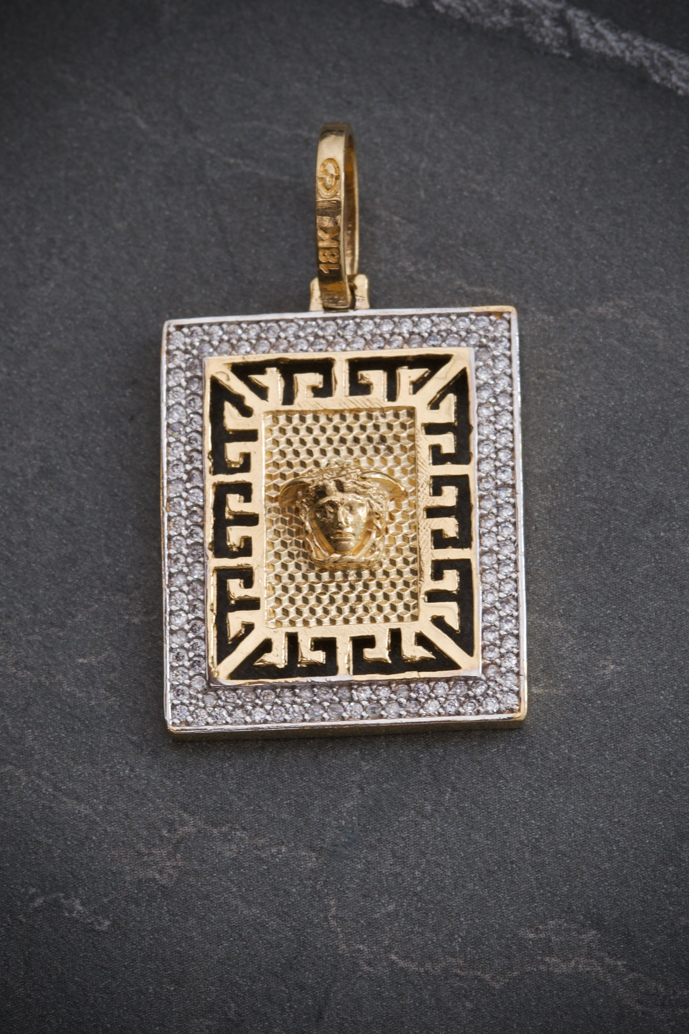 Dije De PLaca MEDUSA COn SWarovski Blanco 7gr / LArgo 3.8cm / Oro Amarillo Nac B