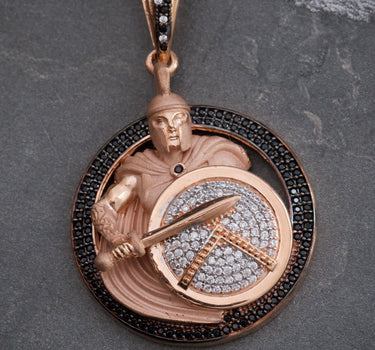 Dije Medalla De Gladiador Con Swarovski 15.7gr / Largo 5.2cm / Oro Rosado Nac B