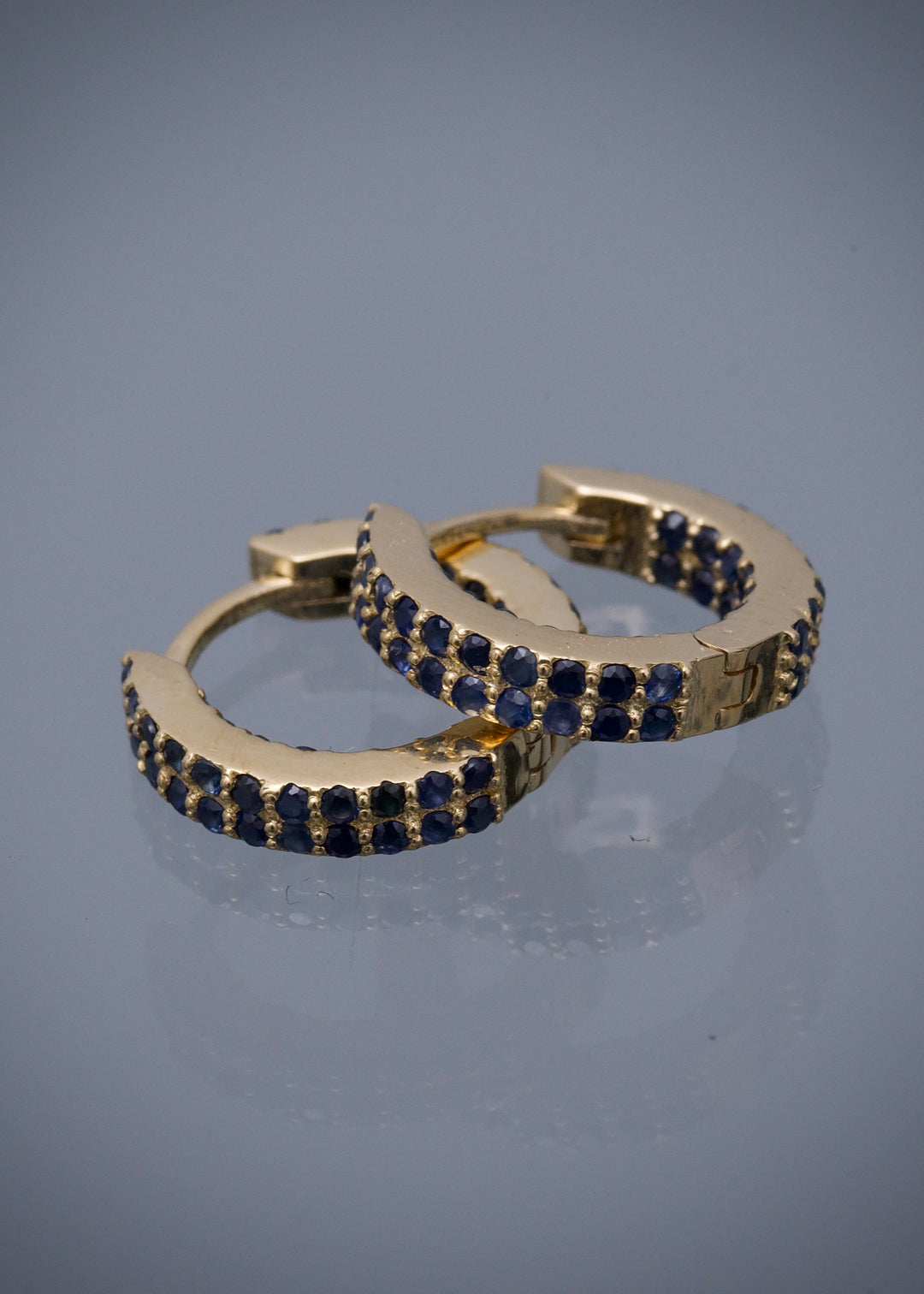 Candongas con 143pts de zafiro 4.05gr / Largo 1.2cm — Oro Amarillo