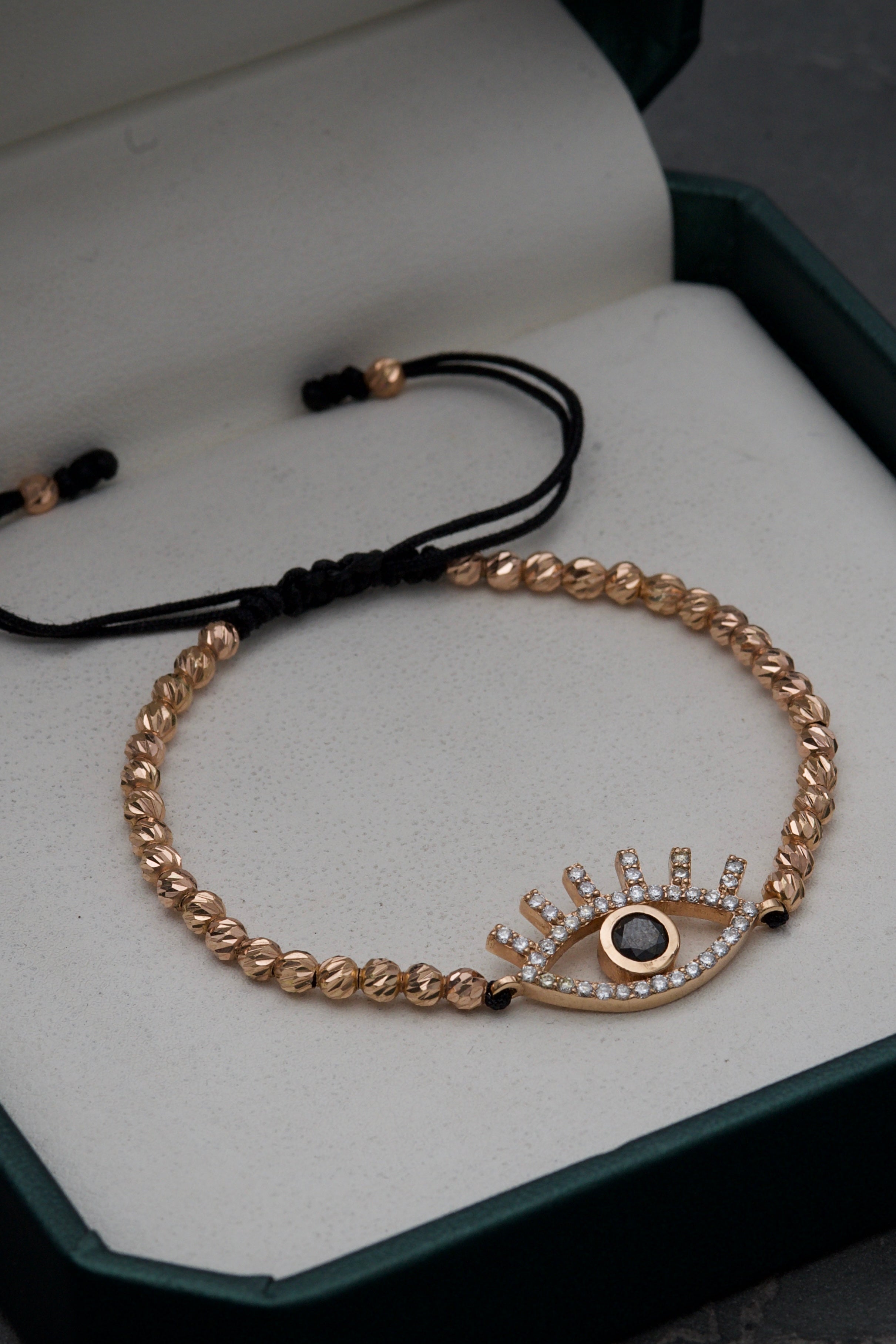 Pulsera en hilo negro con 34pts de diamante negro y 44pts de diamante blanco 4.9gr / Oro Rosado (Joya) M