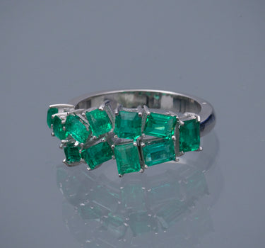 Anillo con 170pts de esmeraldas 4.65gr / TALLA 7 / Oro Blanco Nac (Joya) M