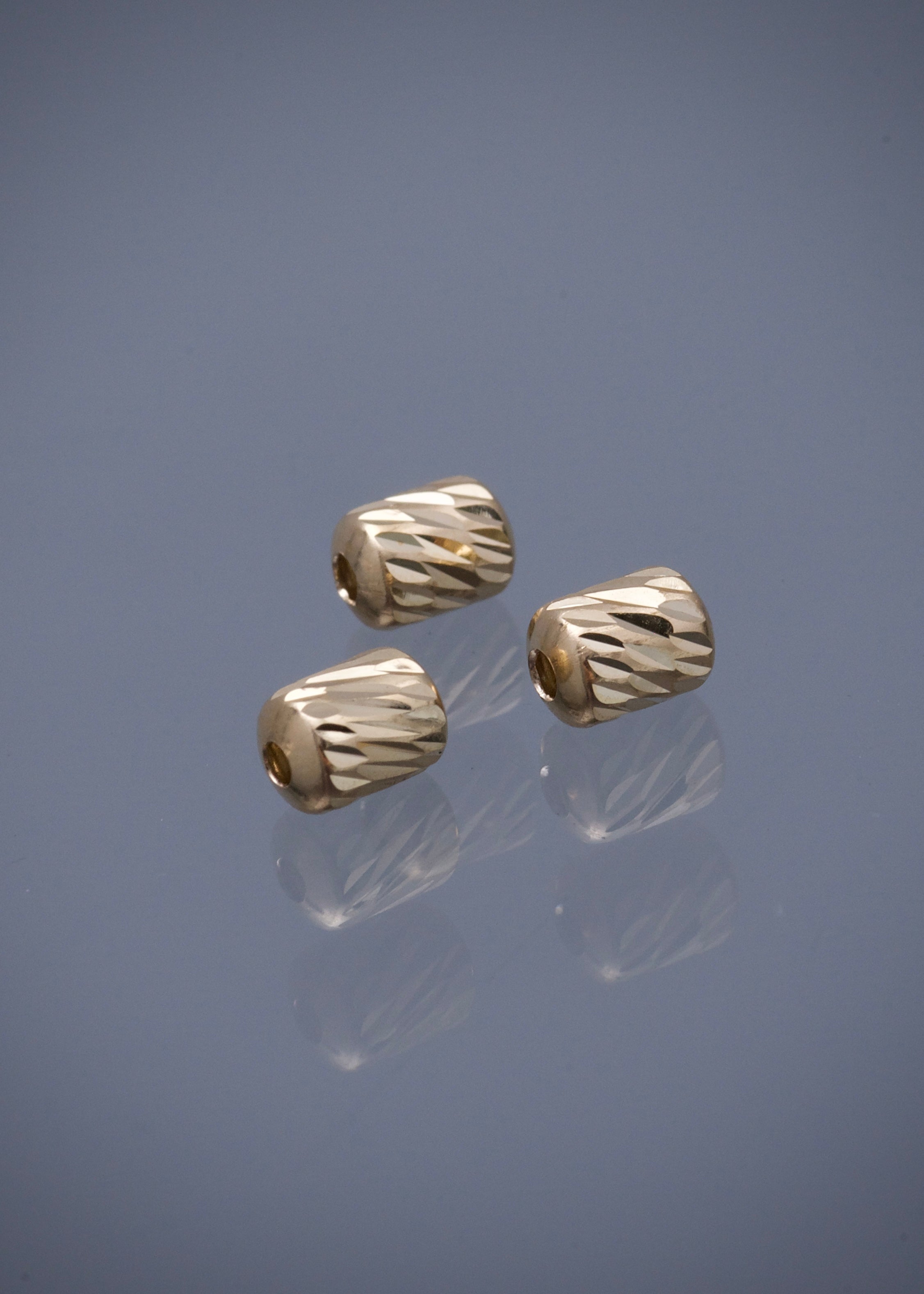 Herraje tubo diamantado 0.25gr / Largo 0.7cm / Oro Amarillo Nac B
