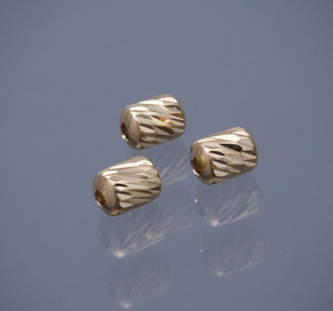 Herraje tubo diamantado 0.25gr / Largo 0.7cm / Oro Amarillo Nac B