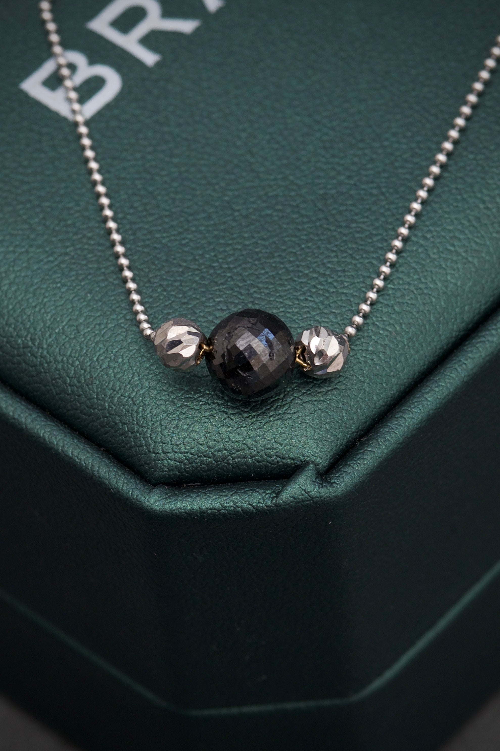 Cadena mini militar con 2.92qts de diamante negro 2.15gr / Largo 45cm / Oro Blanco P