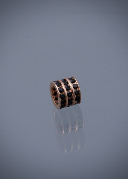 Herraje con swarovski negro 1.2gr / Largo: 0.63cm / Oro Rosado Nac B