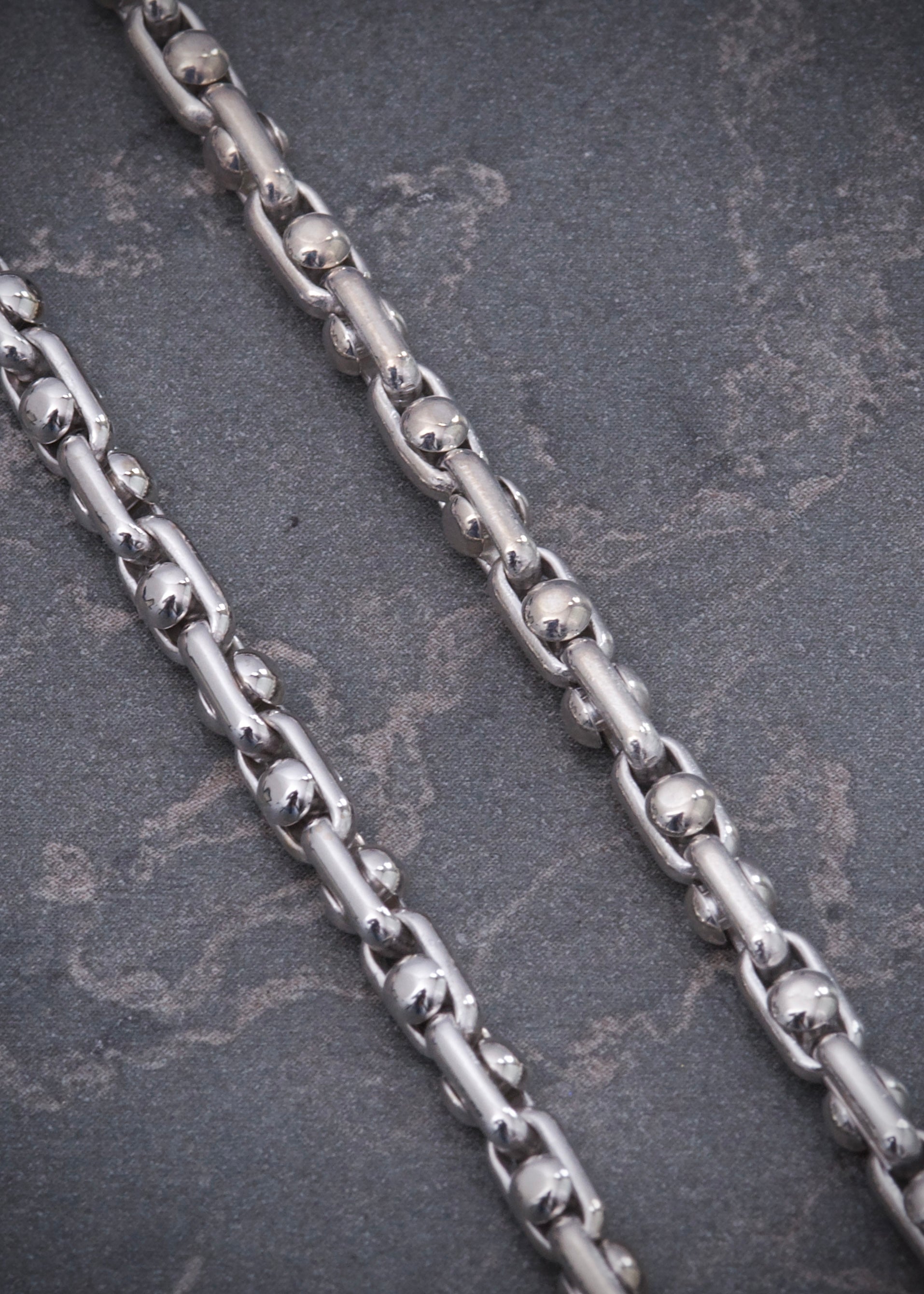 Cadena rustica 52.45gr / Largo: 65cm / Oro Blanco italy cte M
