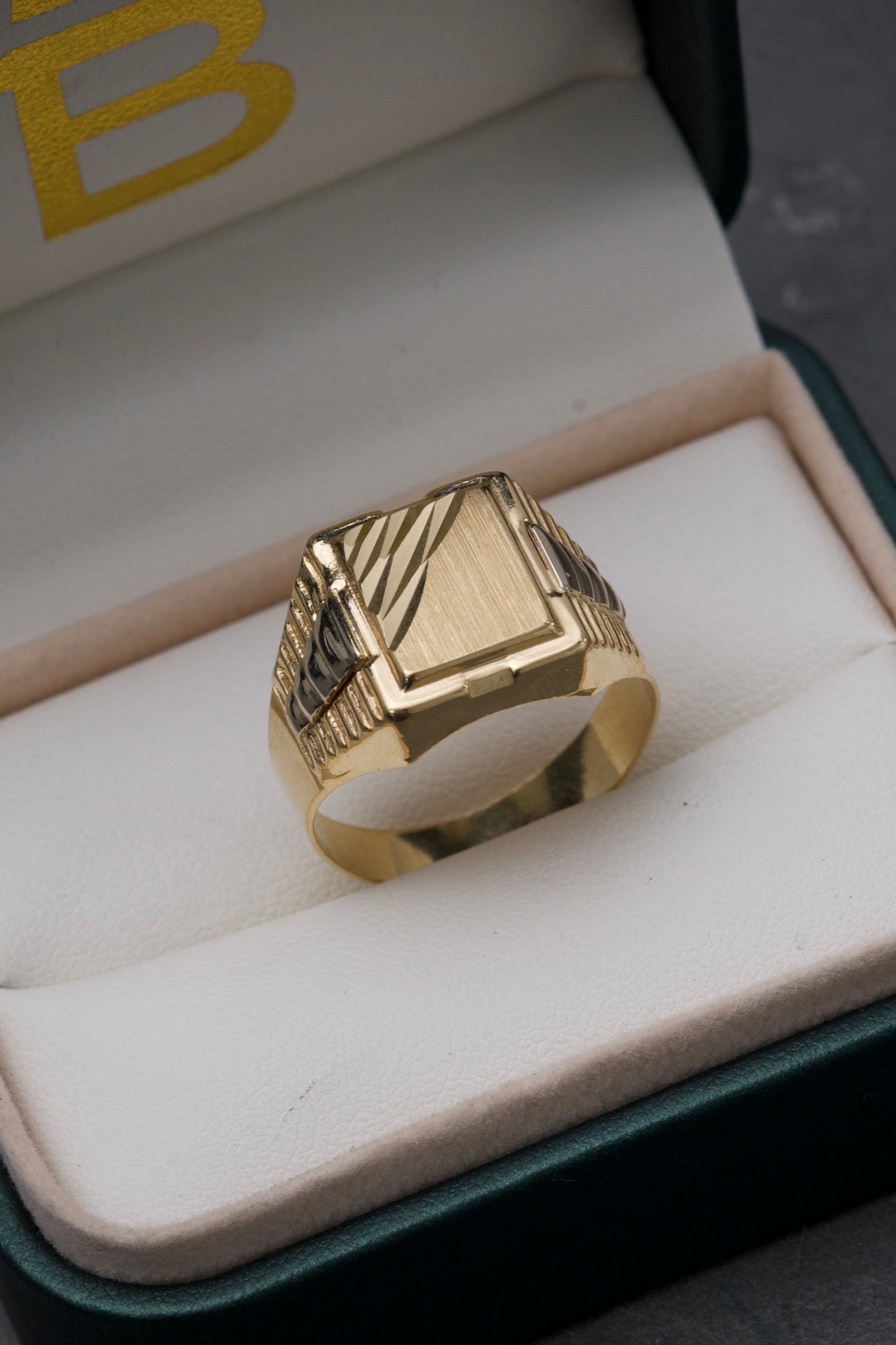 Anillo Rectangulo Diamantado 7.2gr / TALLA 12 1/4 / Dos Oros italy +2 M