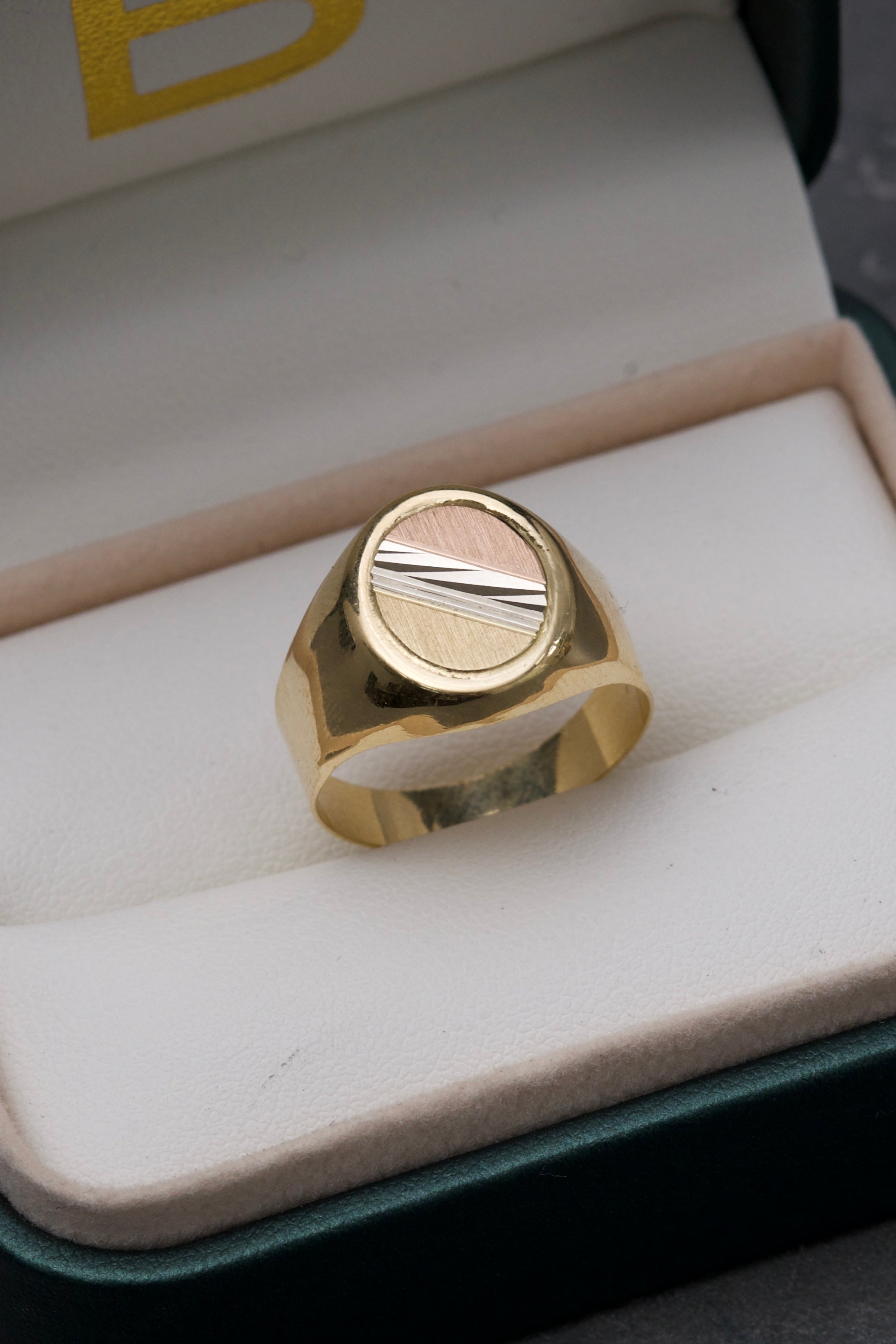Anillo ovalado diamantado 5.9gr / TALLA 9 3/4 / Tres Oros italy +2 B