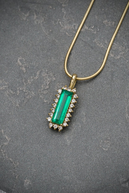 Dije Con 86Pts Esmeralda Y 16Pts Diamante Blanco 1gr / Largo 1.8cm / Oro Amarillo (Joya) M