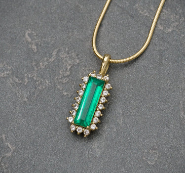 Dije Con 86Pts Esmeralda Y 16Pts Diamante Blanco 1gr / Largo 1.8cm / Oro Amarillo (Joya) M
