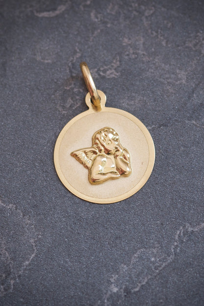 Dije medalla de angel 0.8gr / Largo 2.1cm / Oro Amarillo italy +2 B